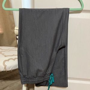 Figs Graphite. L scrub pant